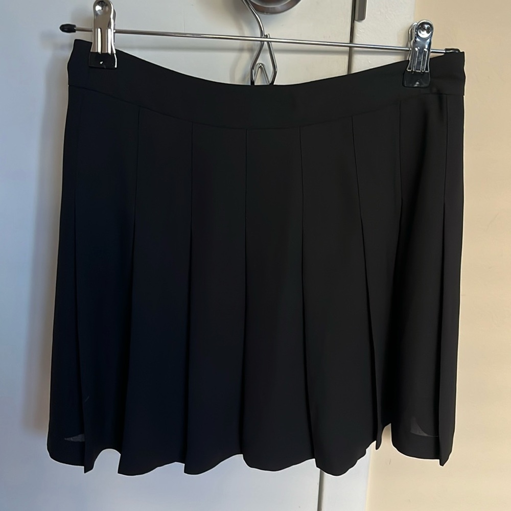 Aritzia Olive Pleated Sunday Best Mini Skirt. Size 4.
